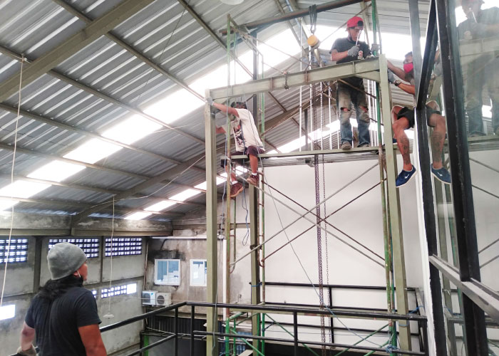 pemasangan-lift-barang-2-ton-bali-swim-denpasar-4
